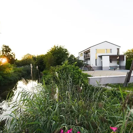 Apartament Suri Bau *