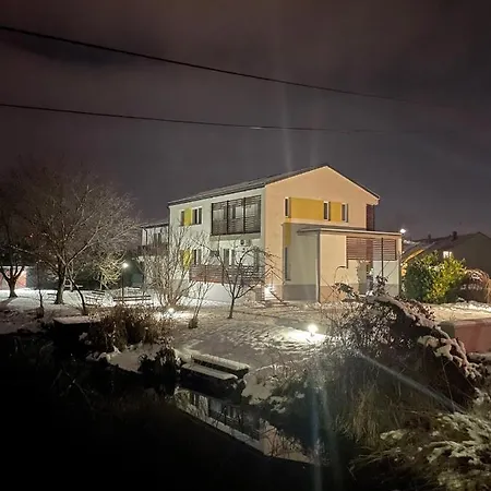 Lägenhet Suri Bau Mosonmagyaróvár